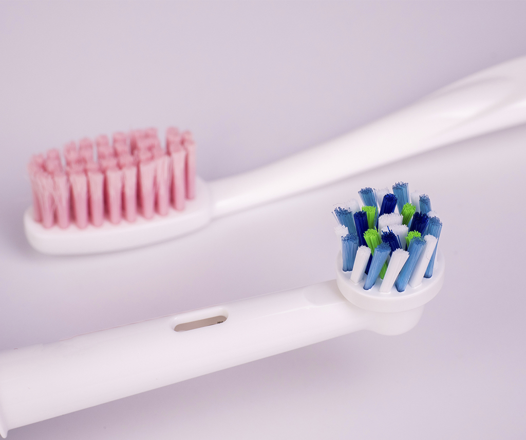 Плюсы электрических зубных щеток: почему они лучше для здоровья полости рта